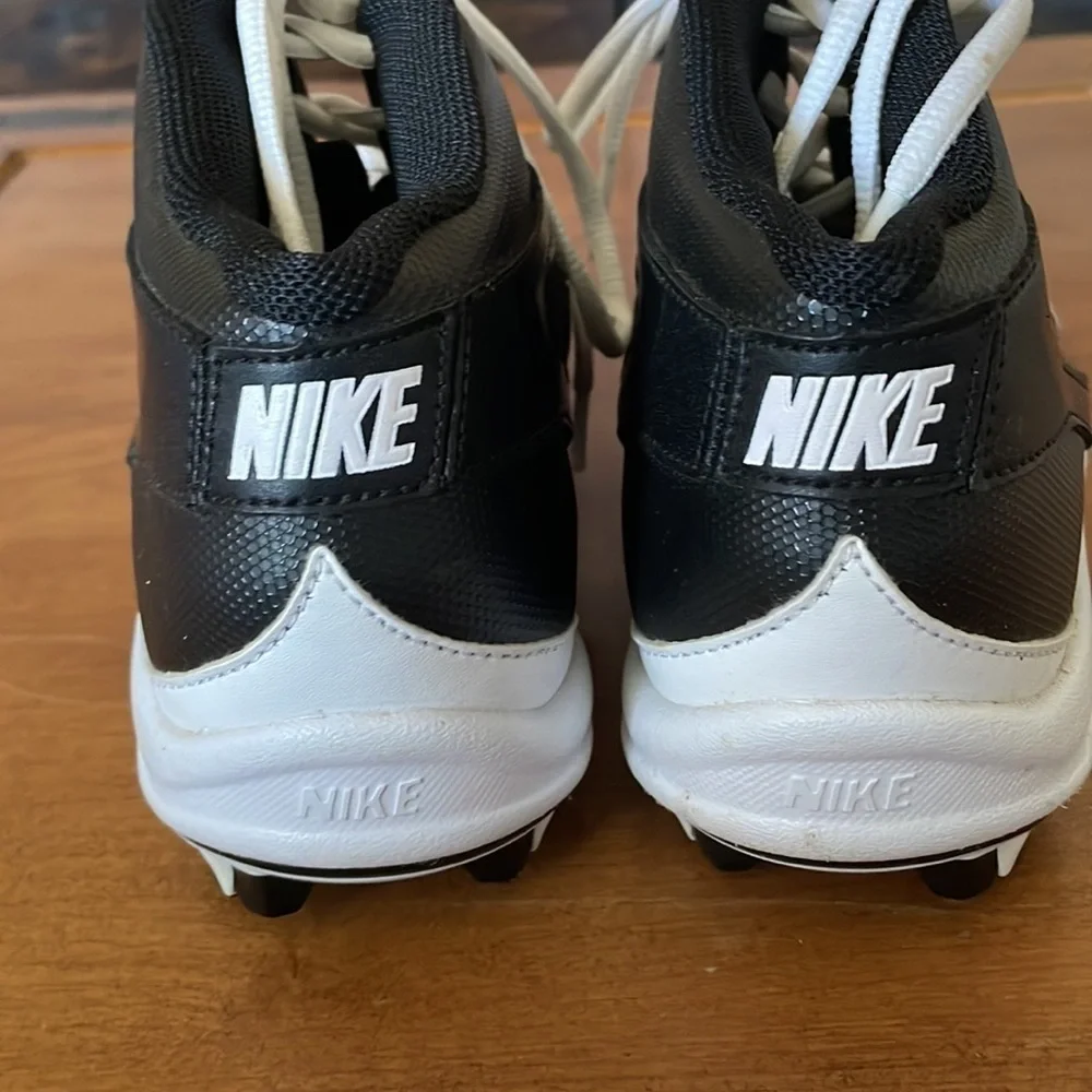 Nike NWOT Alpha Shark Cleats Size 5.5